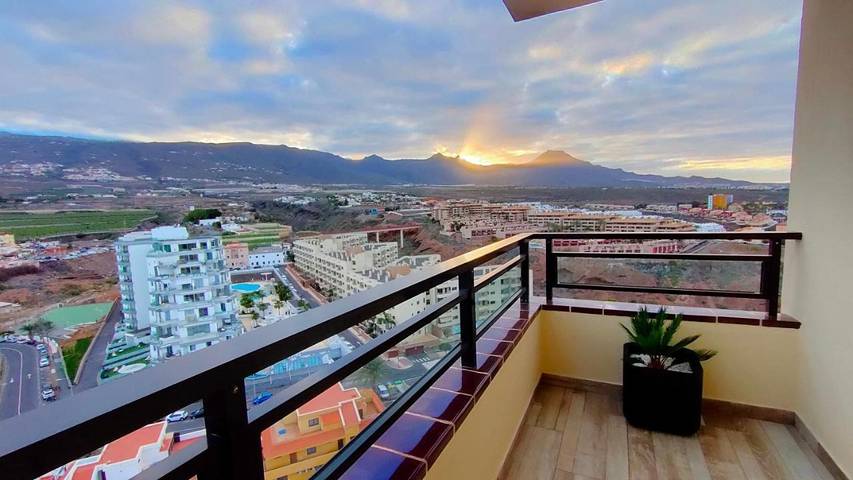 Gîte pour 2 personnes, avec piscine ainsi que terrasse et vue dans Playa Paraíso - 2