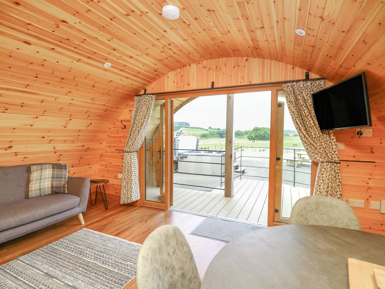 Lodge für 4 Personen mit Garten in Powys