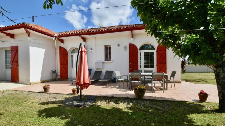 Gîte pour 8 personnes, avec terrasse et jardin