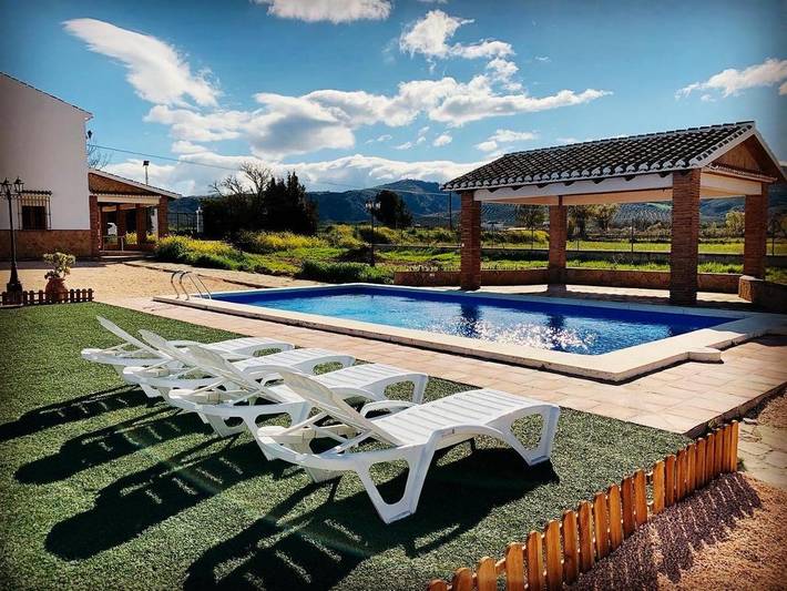 Casa rural para 16 personas, con piscina además de jardín y vistas en Archidona - 2