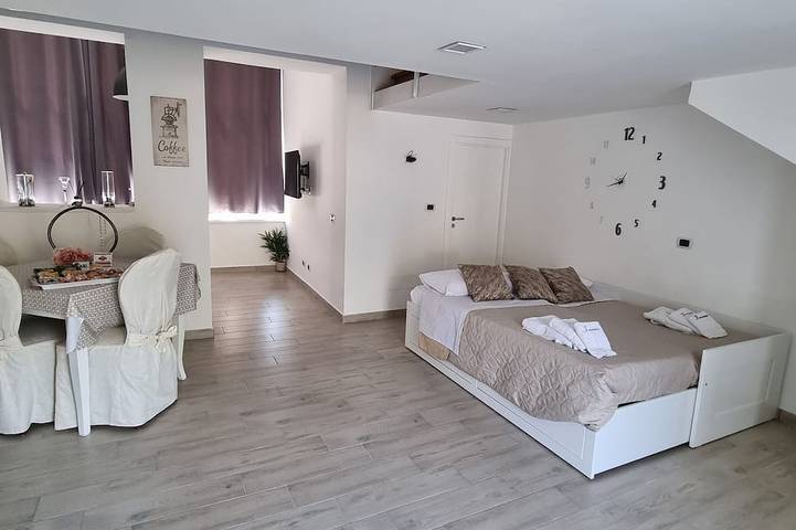 Ganze Wohnung, Apartment with free parking and sea view in Pozzuoli, Neapel Provinz