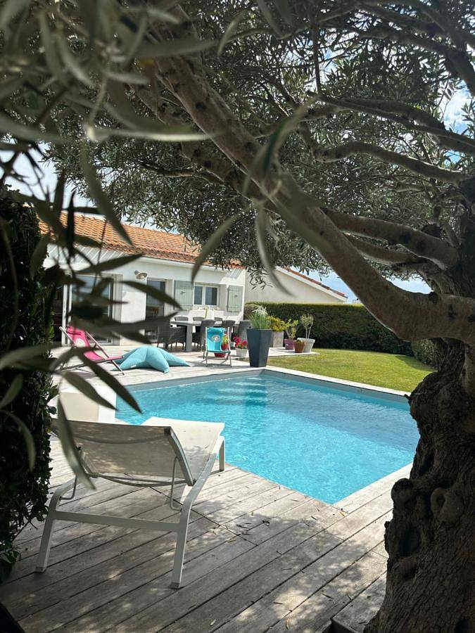 Location de vacances pour 8 personnes, avec piscine ainsi que jardin et vue à L'Houmeau - 2