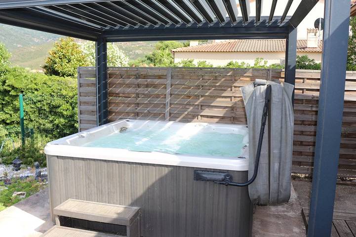 Chambre d’hôte pour 4 personnes, avec piscine et jardin ainsi que jacuzzi et terrasse, animaux acceptés en Corse-du-Sud - 4