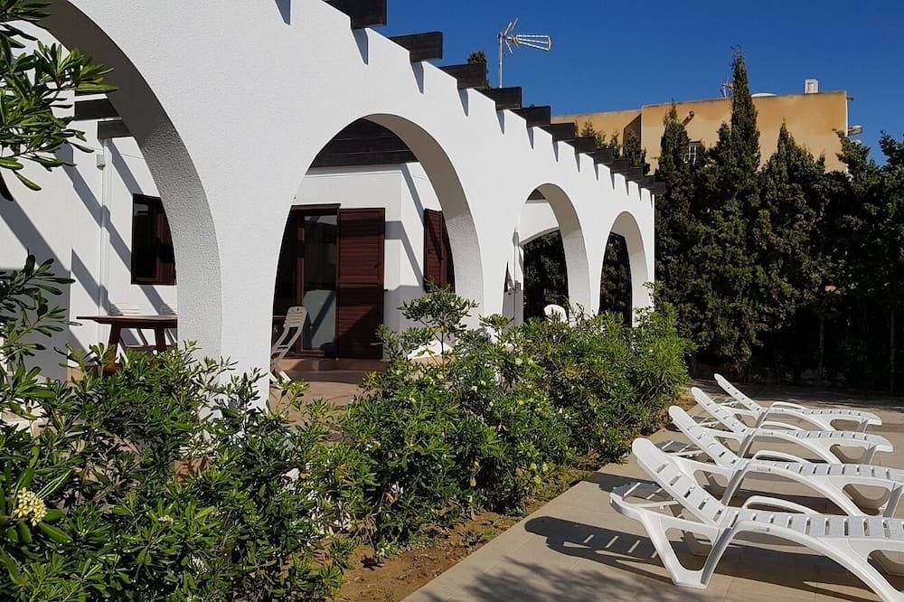 Villa with swimming pool near the La Mata Beach in Playa de La Mata (Torrevieja), Torrevieja
