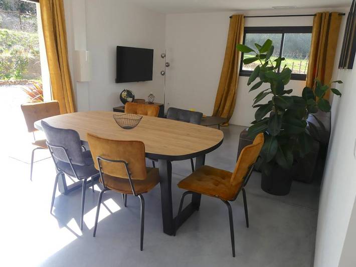 Gîte pour 4 personnes, avec piscine ainsi que vue et terrasse à Trouillas - 4