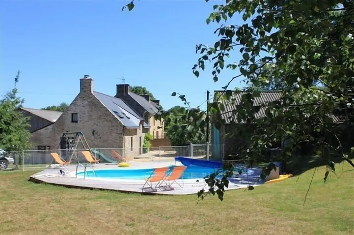 Gîte pour 3 personnes, avec terrasse ainsi que piscine et jardin - 1