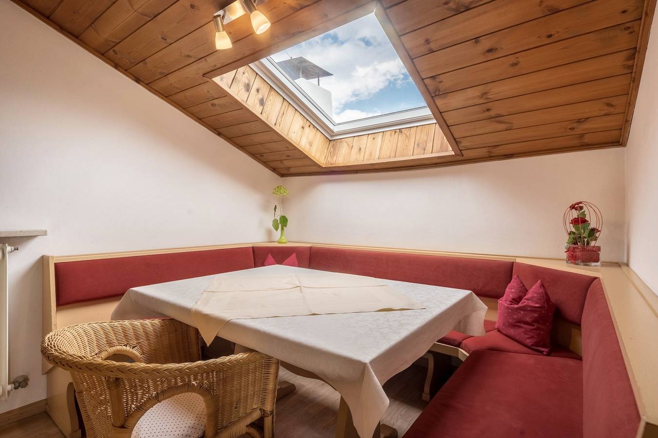 Ganze Wohnung, Ferienwohnung "Residenz Kronstein - Fewo 8" mit Balkon, Gemeinschaftsgarten und Bergblick in Tisens, Nonsberggruppe