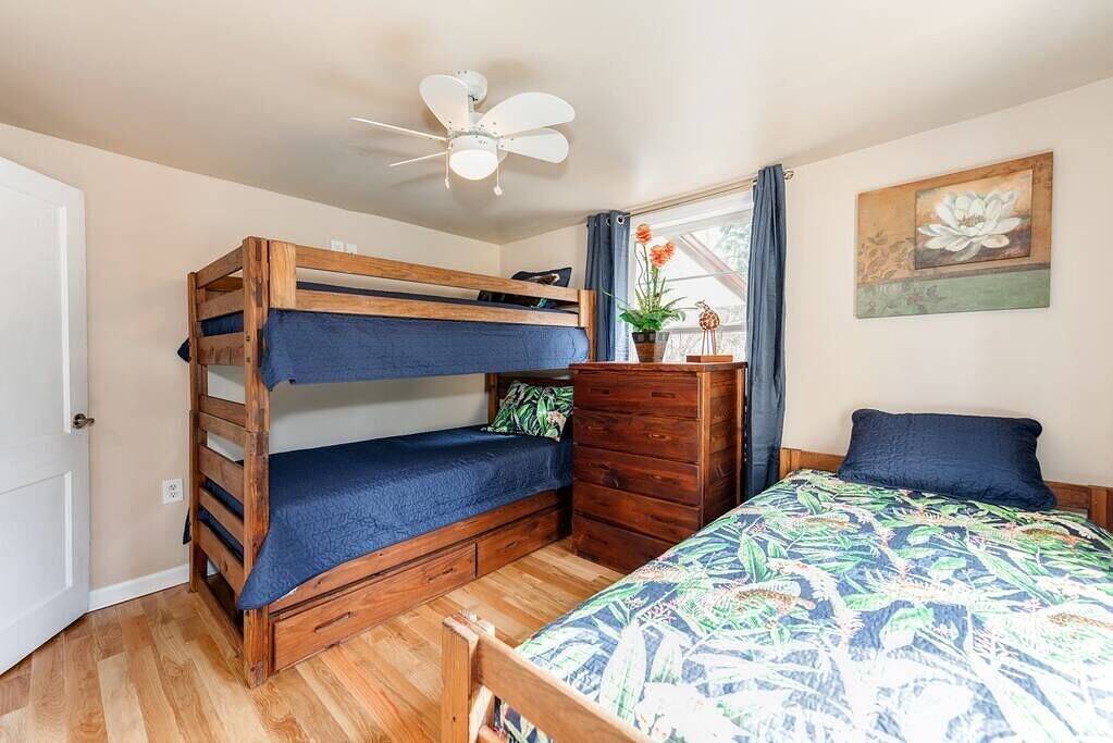 Near Downtown Waxhaw Mellow Yellow Suite A in Union County (NC)