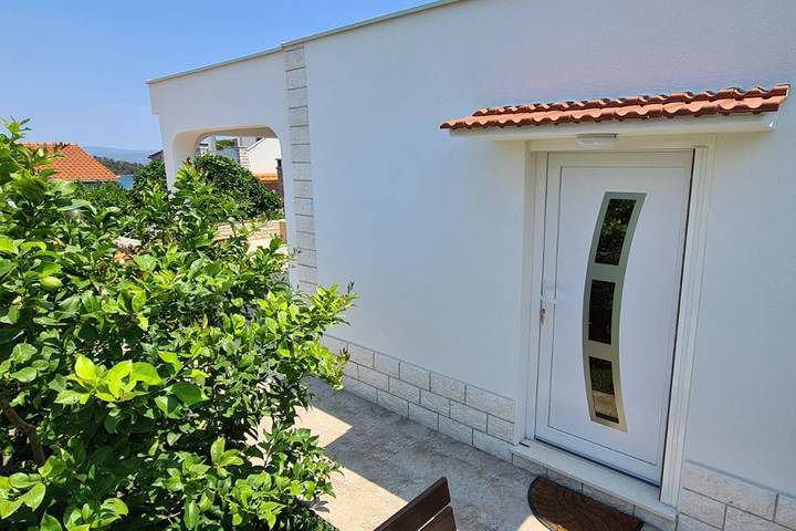 Ganze Wohnung, 2-Zimmer-Ferienwohnung mit Terrasse und Meerblick Necujam, Solta A-2089-a in Necujam, Solta