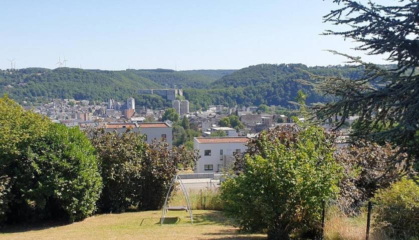 Ferienwohnung für 5 Personen, mit Terrasse und Garten sowie Ausblick in Huy