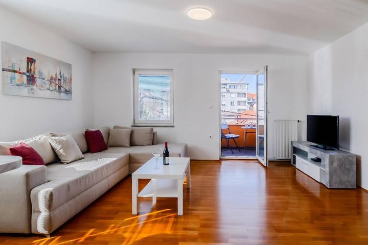 Entire apartment, Cherry City Stay Apartment With Parking in Zagreb, Zagreb region