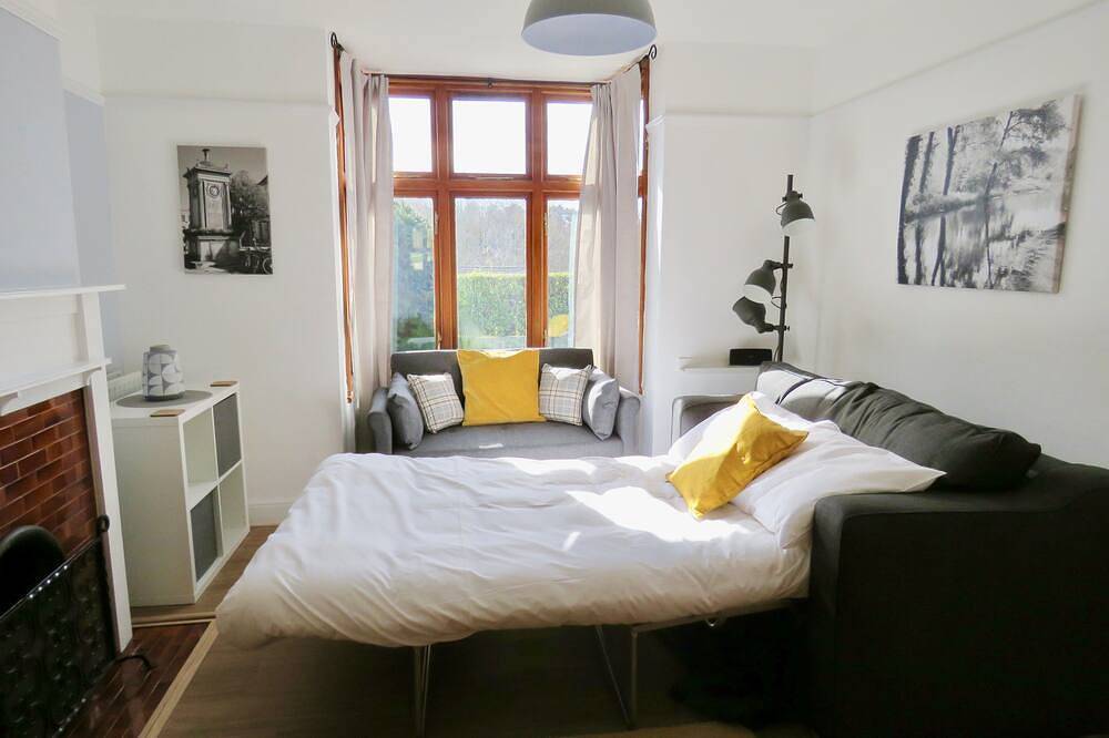 Luxury 3-bed Edwardian Town House in the Cotswolds - Verified Key Workers Only in Stroud, Gloucestershire