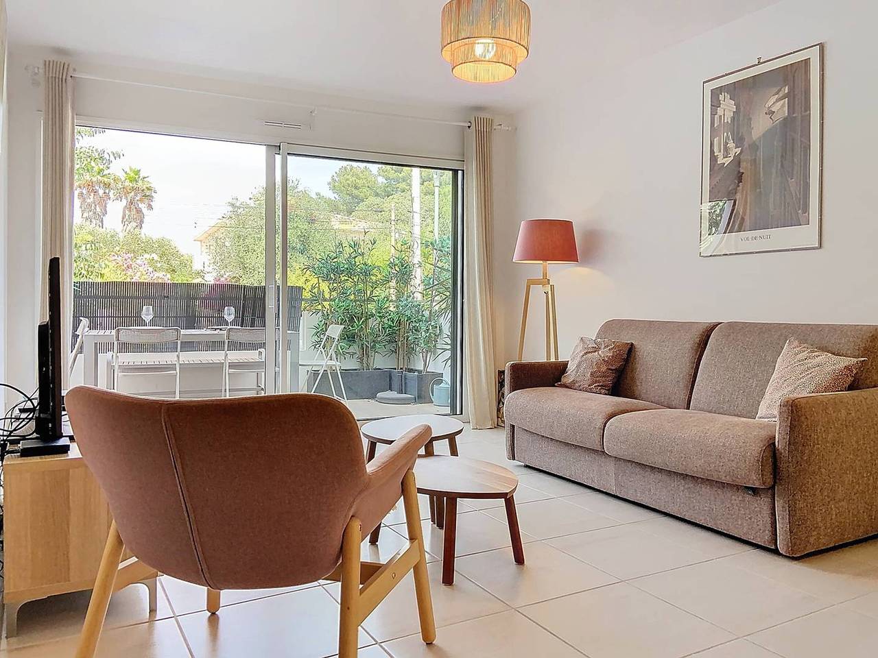 Appartement entier, Appartement à 150m plage des Lecques, climatisé, piscine, terrasse, 2 chambres, parking - 4 étoiles in Les Lecques, Saint-Cyr-sur-Mer