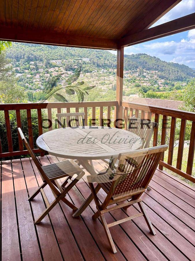 Gîte pour 6 personnes, avec vue et terrasse ainsi que piscine et sauna à Solliès-Toucas - 3