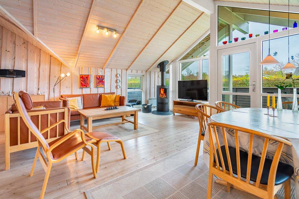 Ferienhaus mit Sauna, Whirlpool und eingezäuntem Grundstück in Bork Havn  in Bork Havn, Ringkøbing Fjord