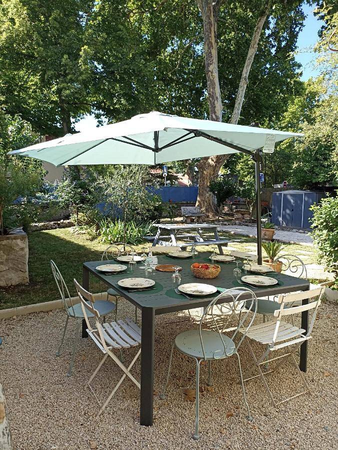 Four-Bedroom House in Pernes-les-Fontaines, Vaucluse