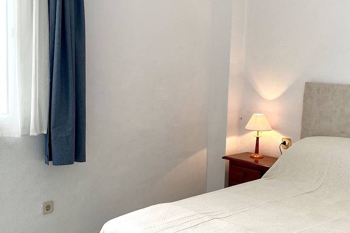 Appartement entier, Grand et lumineux, 1 appartement avec grande piscine niché au milieu de jardins in Urbanizacion Calahonda, Mijas