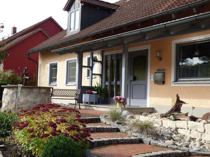 Ferienhaus für 4 Personen, mit Whirlpool und Terrasse sowie Garten und Pool