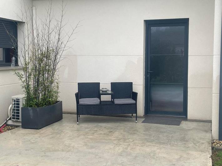 Gîte pour 2 personnes, avec terrasse et vue ainsi que jardin et piscine, animaux acceptés à Soussans - 2