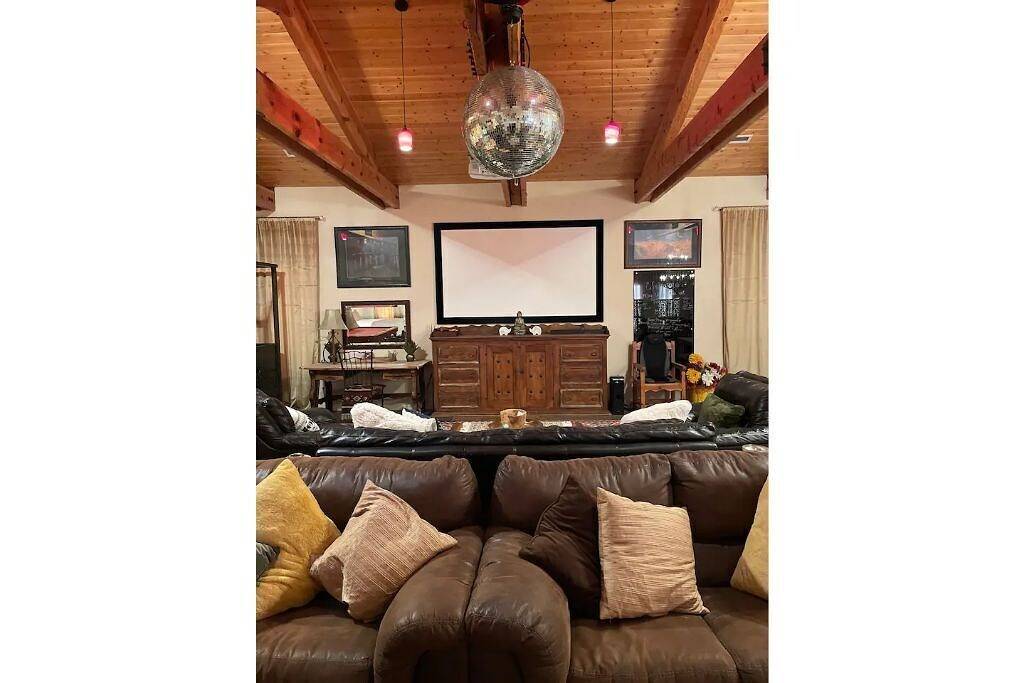 Sumptuous Corrales Oasis Approx 2.5 miles to Balloon Fiesta Park! in Corrales, Sandoval County