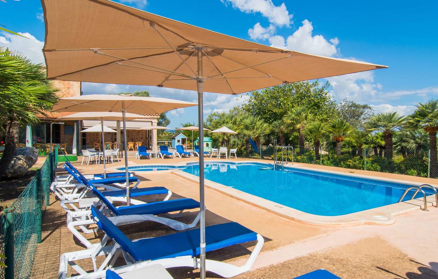 Acogedor Apartamento con Terraza y Piscina, Cerca de Son Sant Martí in Muro, Mallorca Norte