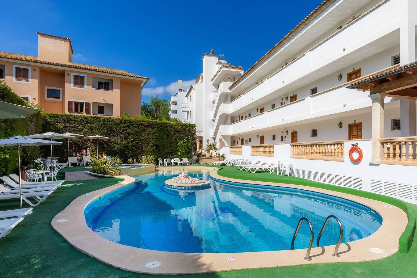 Ganze Wohnung, Strandnahes Apartment mit Zugang zum Pool, einer privaten Terrasse, Klimaanlage und Wlan in Canyamel, Capdepera
