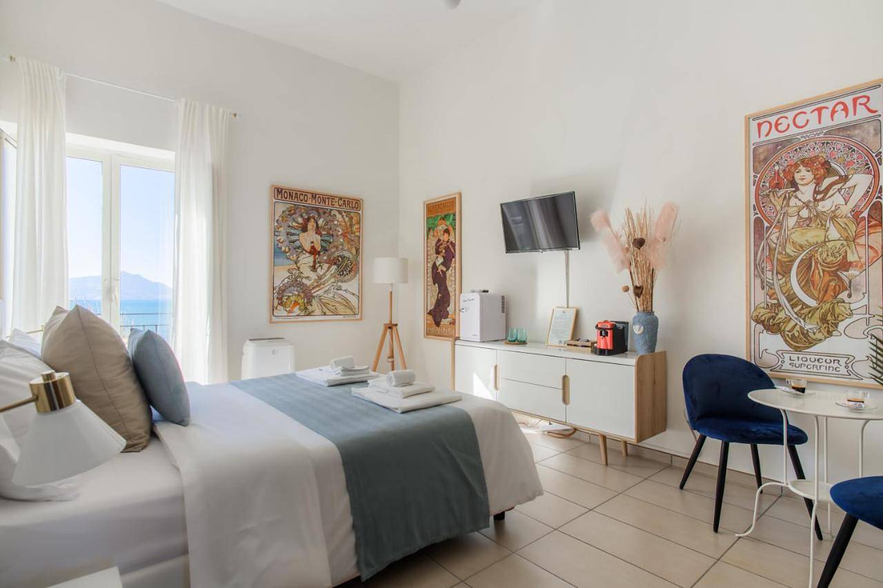 Deluxe Double Room with Sea View in Spiaggia di Torregaveta, Monte di Procida
