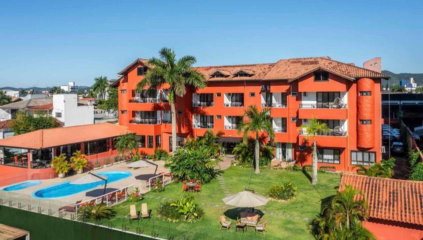 Hôtel pour 3 personnes, avec piscine et jardin - 1