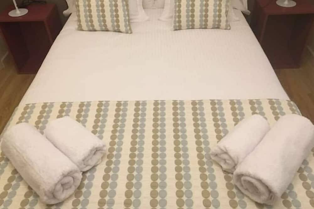 Apartamento entero, Apartamento de 4 dormitorios y 2 baños en Cardona. 1 Plaza de parquing Gratuita in Cardona , Pla de Bages DO