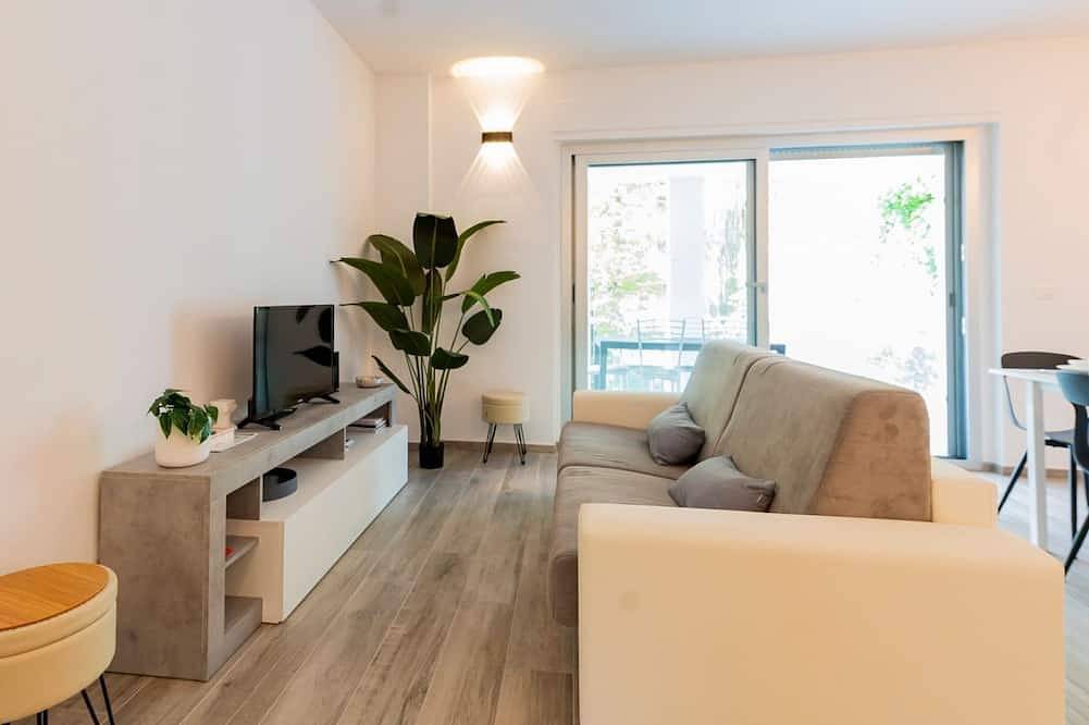 Apartamento entero, Guesthost - Seaside Exclusive Retreat with Balconies & Parking in Francavilla al Mare, Provincia de Chieti