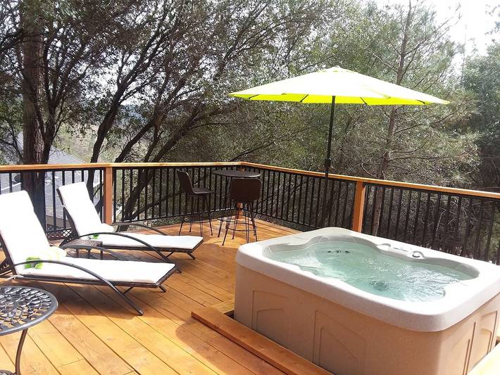 Vacation rental for 8 people, with hot tub and yard as well as pool, with pets in Groveland (CA)