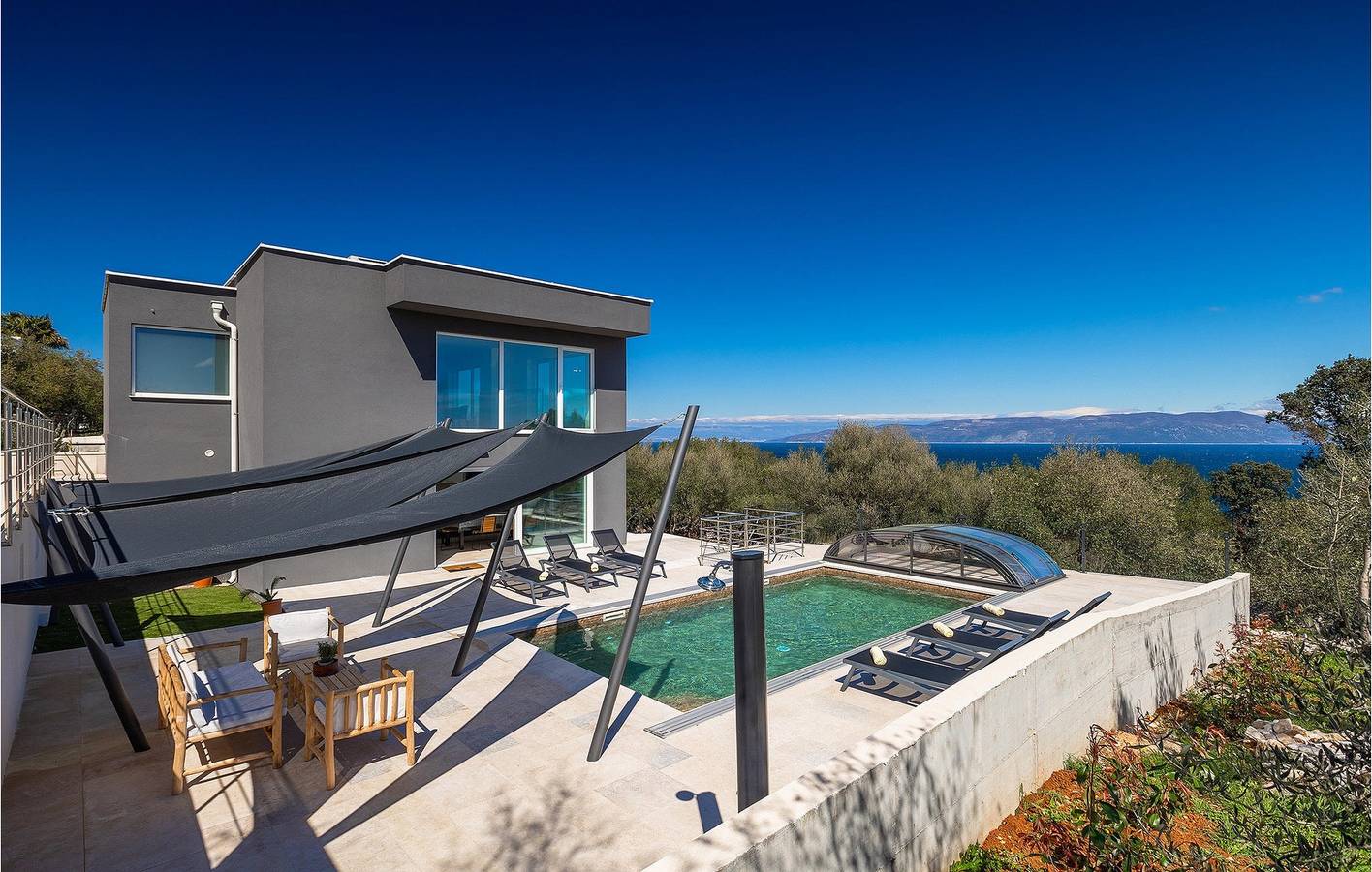 Reizende 200 m² große Wohnung mit Pool, WLAN und Zugang zum Strand in Raša, Ostküste Istrien