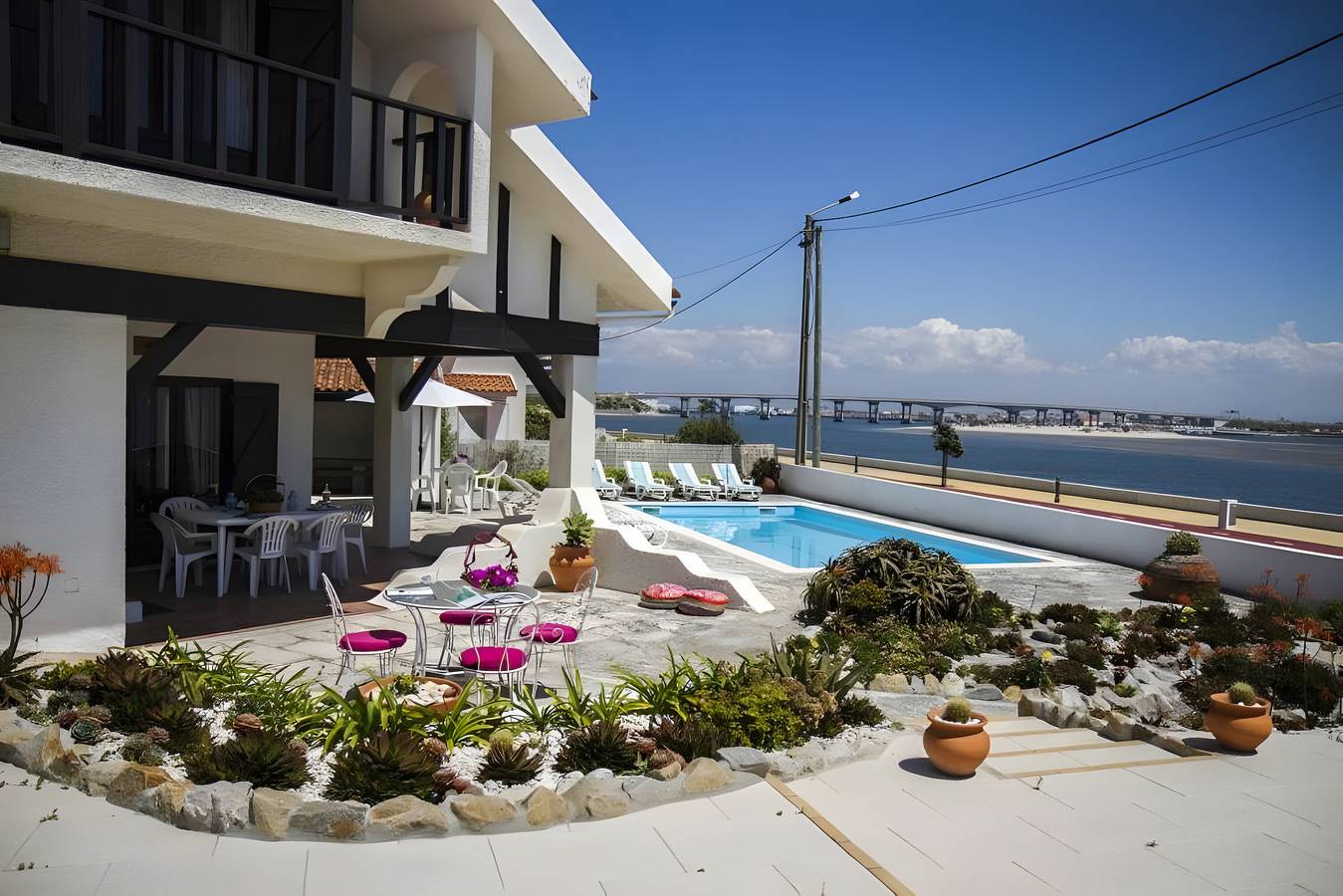 Villa 'Casa Do Bico' mit Balkon, Wlan und Klimaanlage in Ria de Aveiro, Gafanha da Encarnação