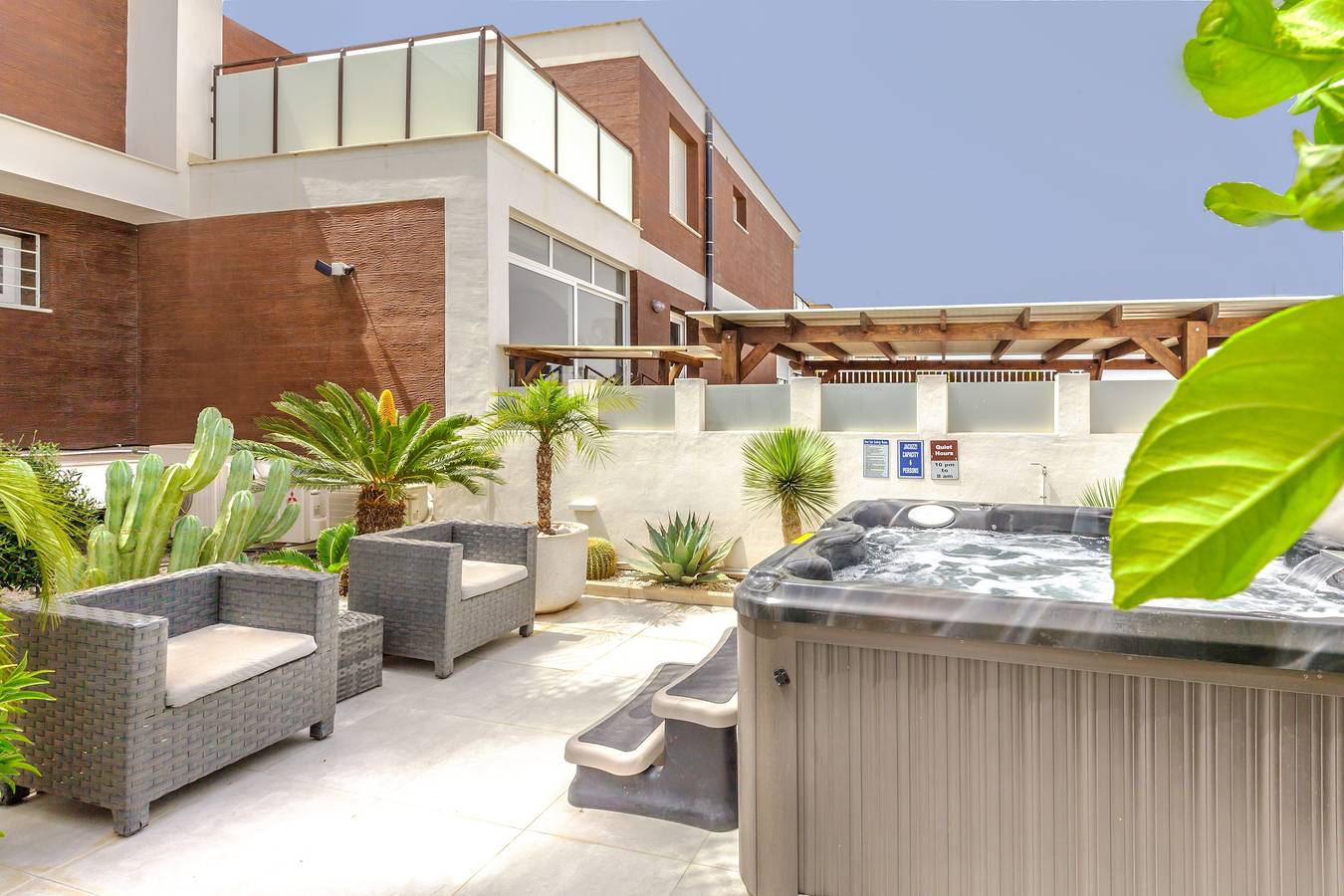 Villa "Casa Bos Orange" with Outdoor Pool and Whirlpool in Santa Pola, Costa Blanca