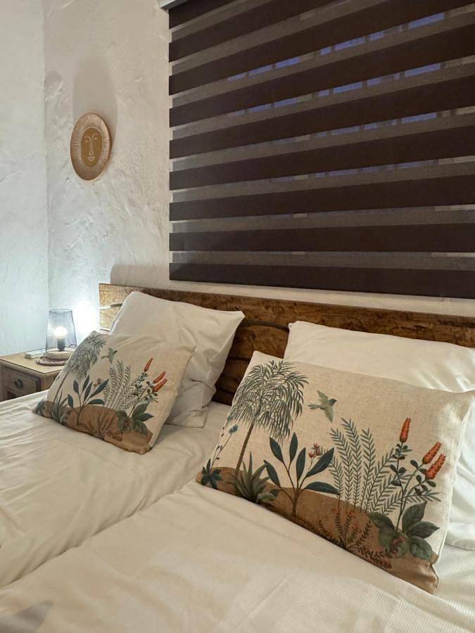 Chambre d’hôte pour 2 personnes, avec vue et jardin ainsi que terrasse et piscine à Arenas - 2