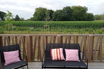 Gîte pour 6 personnes, avec terrasse et piscine ainsi que jardin et sauna à Saubrigues