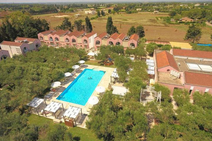 Appartamento per 3 persone, con piscina, adatto a famiglie con bambini a Frassanito