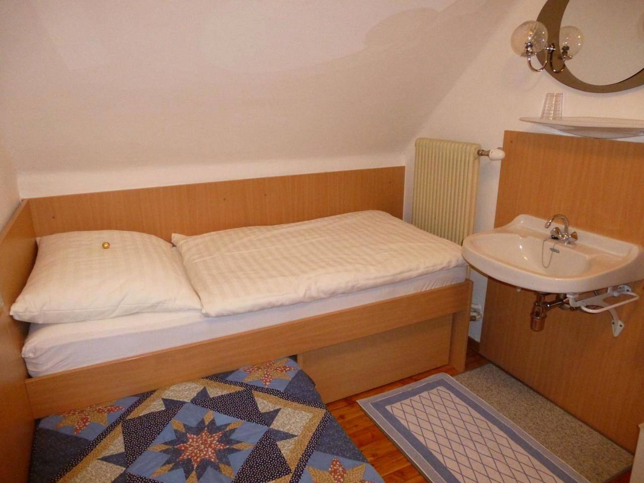 Ganze Wohnung, Two-Bedroom Apartment with Balcony in Pörtschach am Wörthersee, Klagenfurt-Land