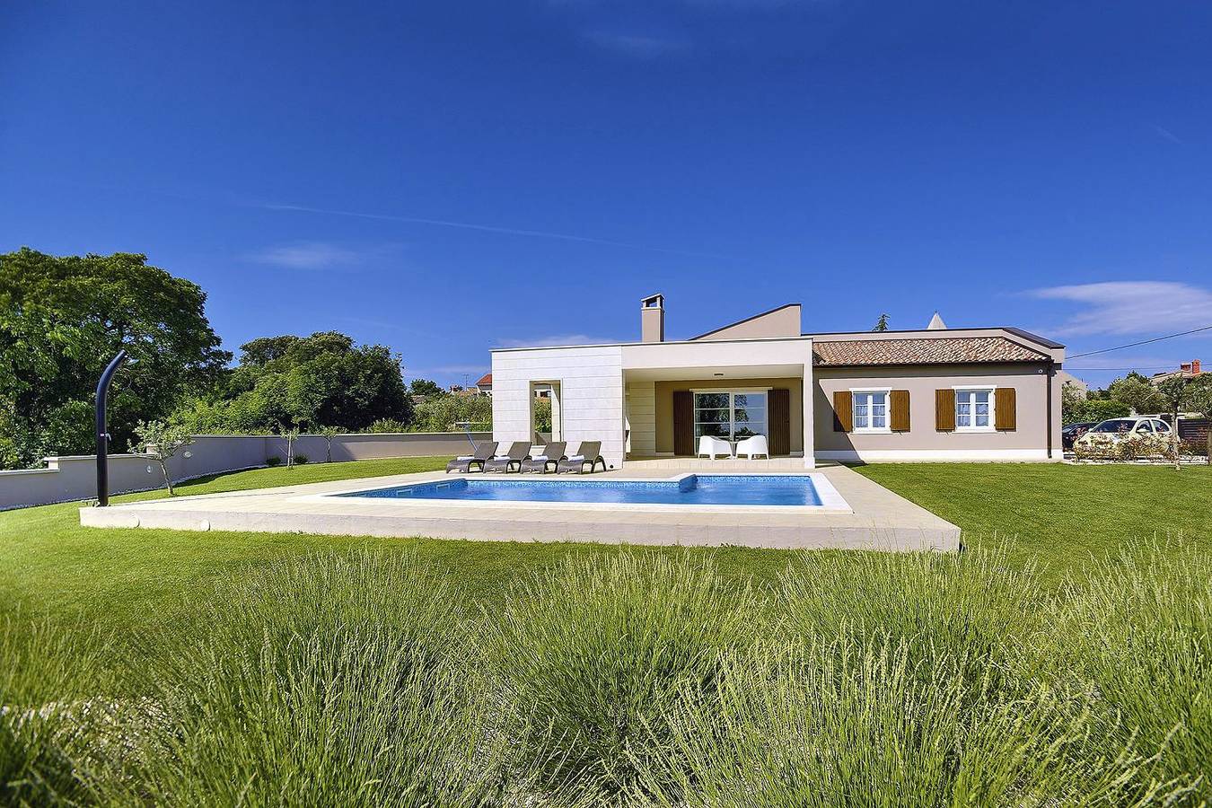 Moderne Villa mit Privatpool und Panoramablick auf die Adria in Kavran, Südküste Istrien