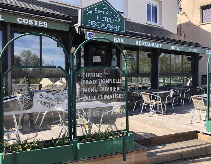 Hôtel pour 2 personnes, avec balcon et jardin ainsi que piscine et vue dans Lac de Pareloup - 4