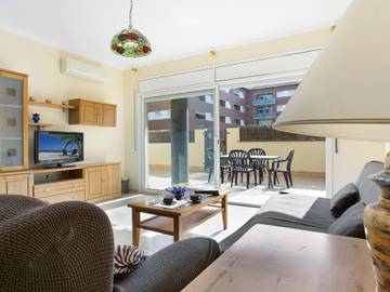 Apartment for 6 People in Lloret de Mar, Costa Brava, Photo 3