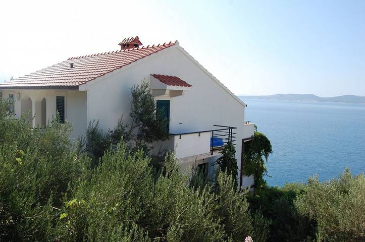 Ganzes Studio, Studioapartment in Pisak mit Meerblick, Terrasse, Klimaanlage, W-Lan (102-6) in Pisak, Omis-Riviera