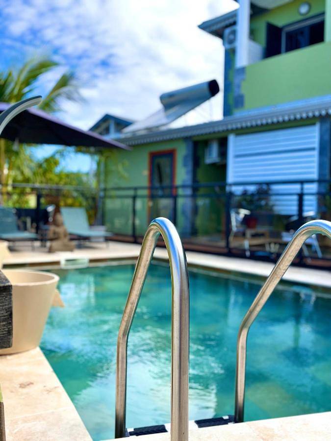 Hôtel pour 4 personnes, avec piscine et balcon ainsi que vue et jardin dans Sainte-Rose (La Réunion) - 2