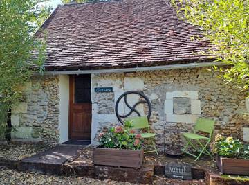 Gîte pour 6 personnes, avec terrasse ainsi que piscine et jardin à Pouillé