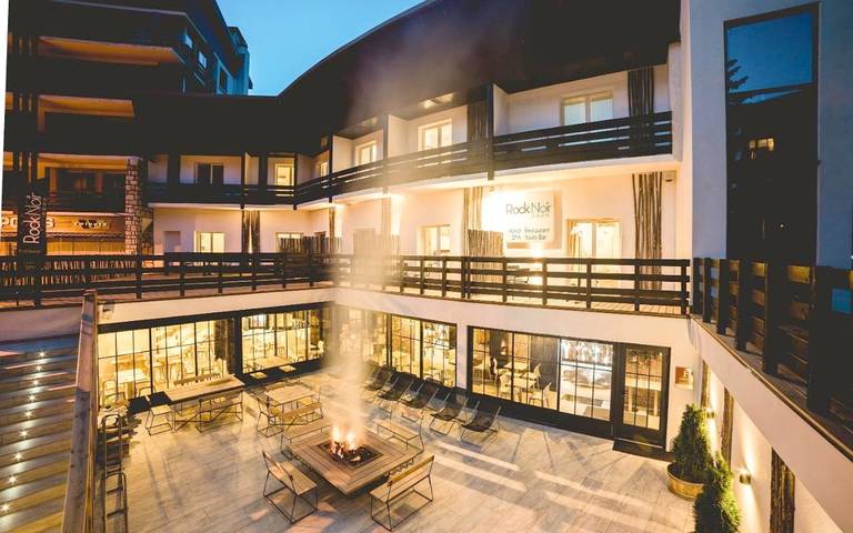 Hôtel pour 3 personnes, avec piscine et terrasse