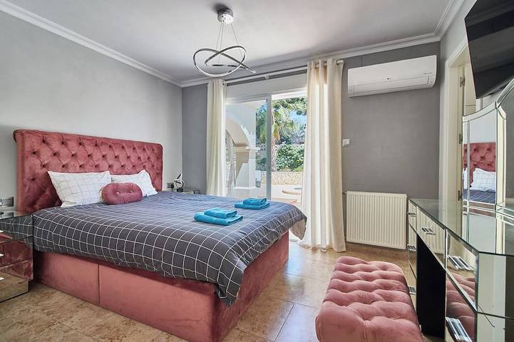 Luxury spanish villa with a great pool - 10 min from the beach! in Busot, Costa Blanca