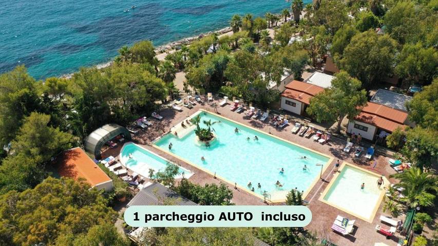 Camping für 4 Personen, mit Kinderpool und Pool sowie Ausblick und Garten an der Ligurische Küste