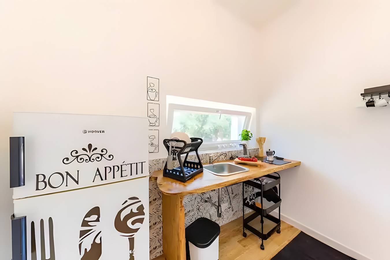 Appartamento intero, Appartamento 'Oasis' con terrazza privata, Wi-Fi e aria condizionata in Monopoli, Provincia di Bari