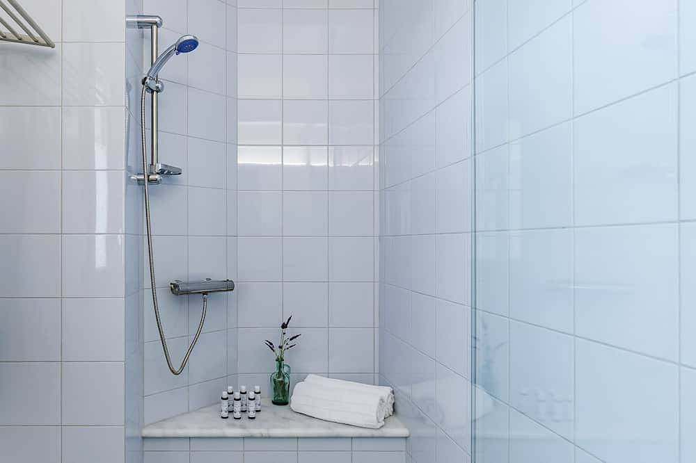 Sunshine Villa in Great Location. 33ft long Pool. in Skopelos Stadt, Sporaden