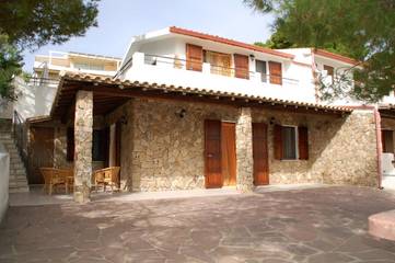 Gîte pour 4 personnes, avec terrasse et vue à Porto Pino